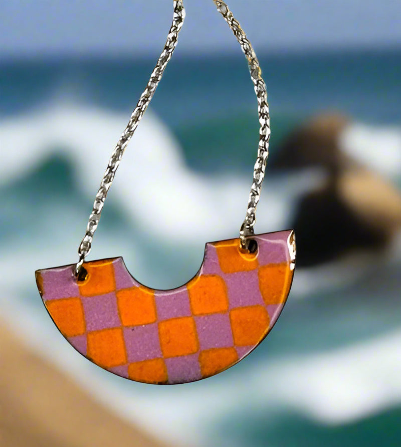 Checkered Arch Necklace