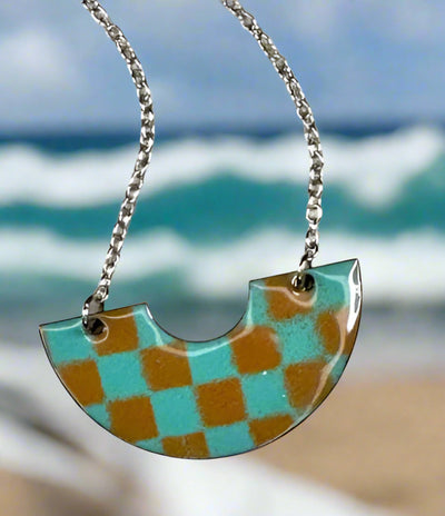 Checkered Arch Necklace