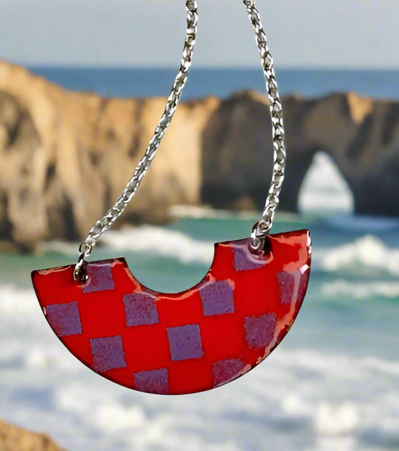Checkered Arch Necklace