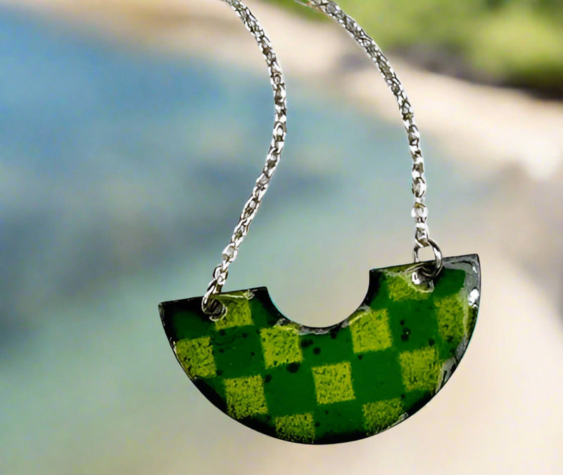 Checkered Arch Necklace